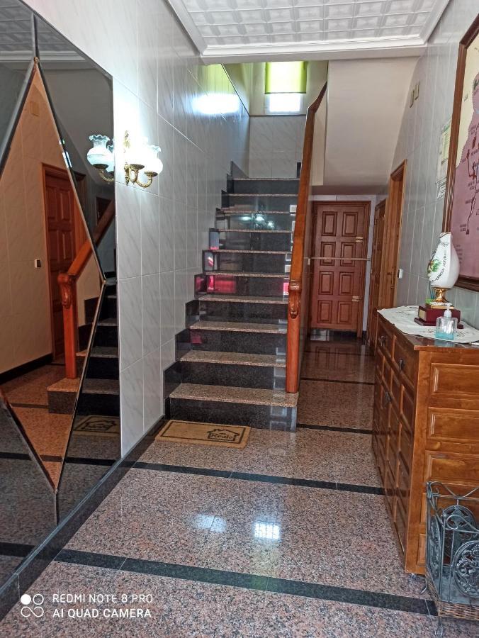 Pension La Parada Fabero ภายนอก รูปภาพ