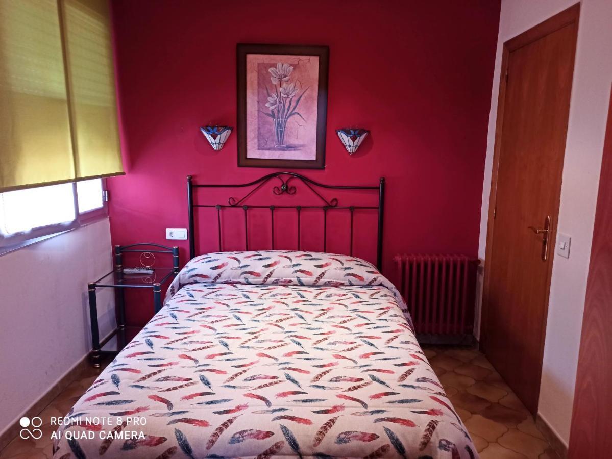 Pension La Parada Fabero ภายนอก รูปภาพ