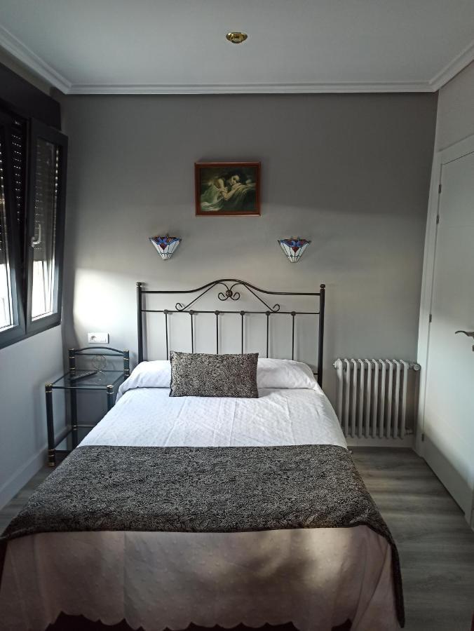 Pension La Parada Fabero ภายนอก รูปภาพ