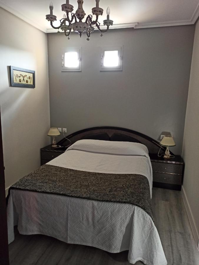 Pension La Parada Fabero ภายนอก รูปภาพ